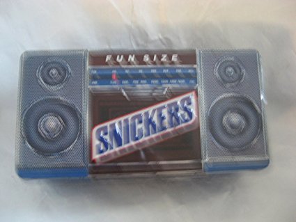 SNICKERS TIN 1990 EDITION 5 X 9 LOKKS LIKE A RADIO